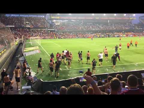 Video: Sparta Prague hooligans pitch invasion 2.8.2018
