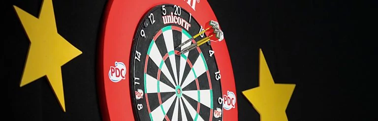 Die besten Online Sportwetten Dart Close-up Dartscheibe mit Dartpfeile