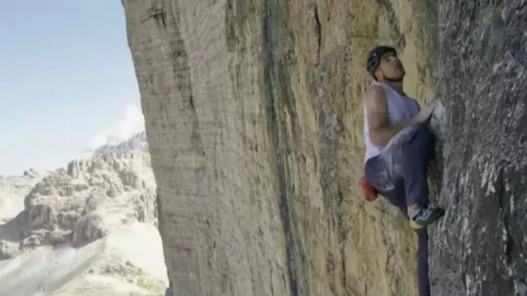 Video: FREECLIMBER DANI ARNOLD: Speed-Rekord an der Großen Zinne – und zwar ohne Seil
